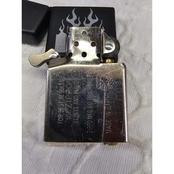 Vtg Rare Zippo Lighter Harley Davidson Willie G Skull Flames Matte Black 2002 - Picture 6 of 6